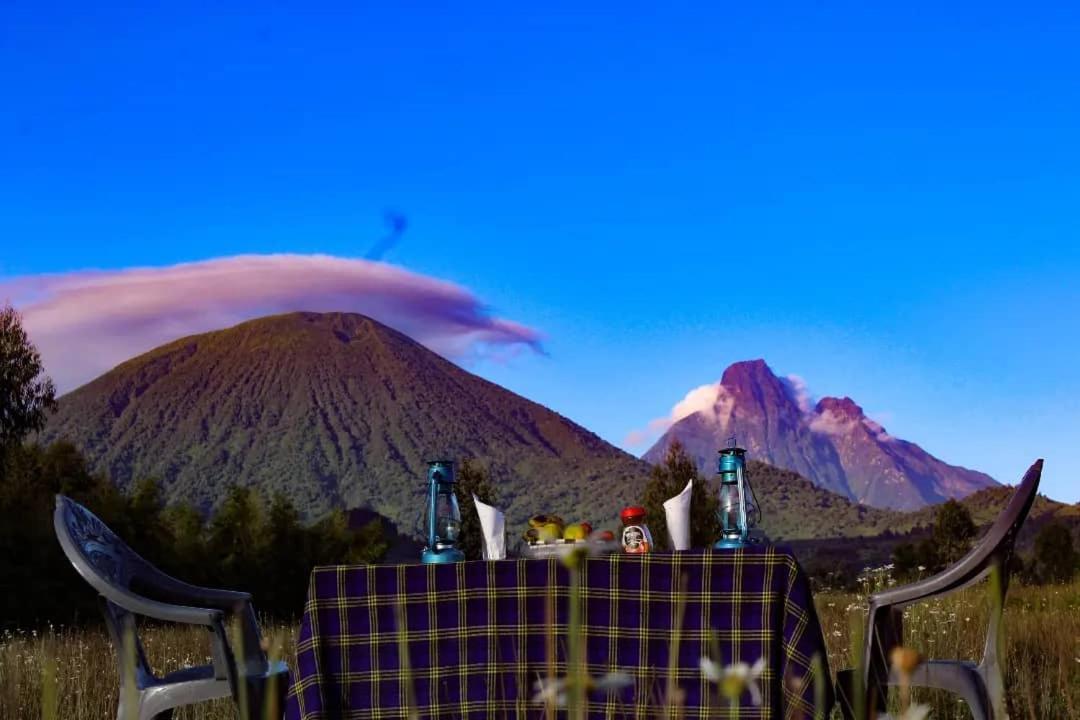 Under Volcanoes View Guest House Nyarugina ภายนอก รูปภาพ